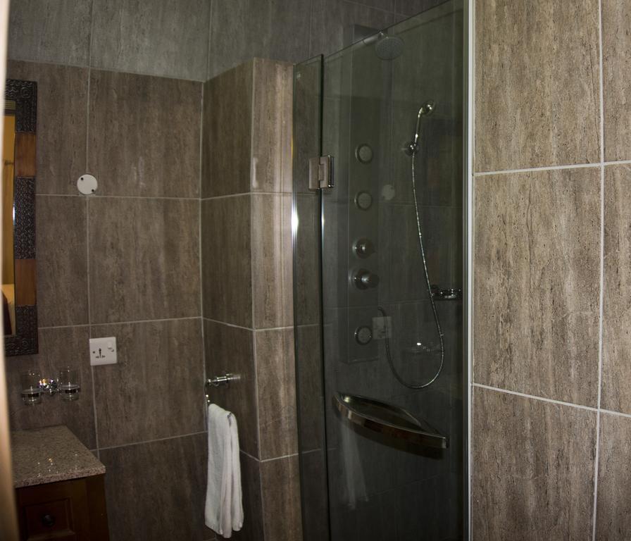 Tropical Enclave Hotel Accra Exterior photo