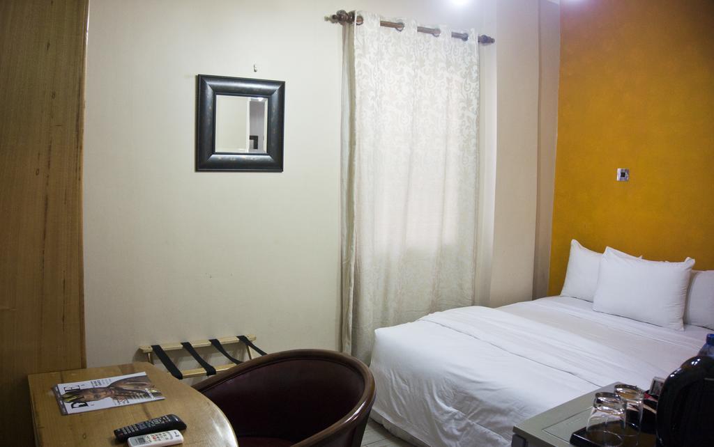 Tropical Enclave Hotel Accra Exterior photo